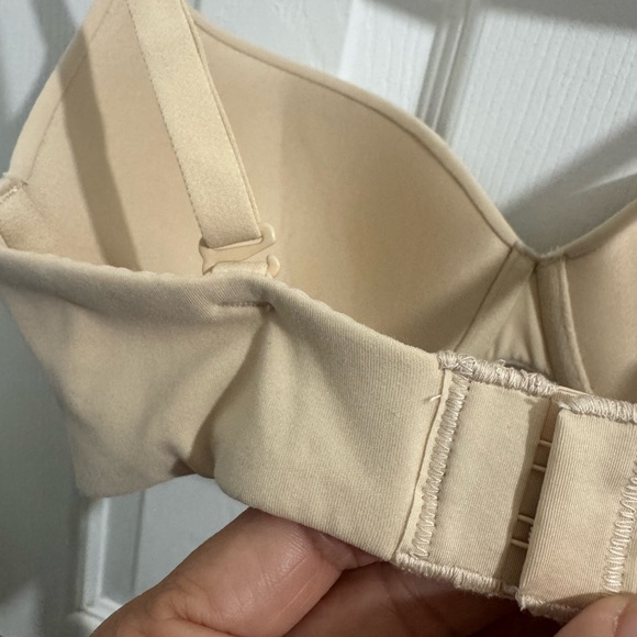 SKIMS FITS EVERYBODY T-Shirt Cream Padded Bra - Picture 2 of 6